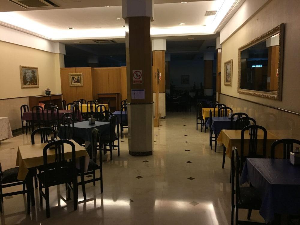 Hotel Ciudad De フエンラブラダ エクステリア 写真