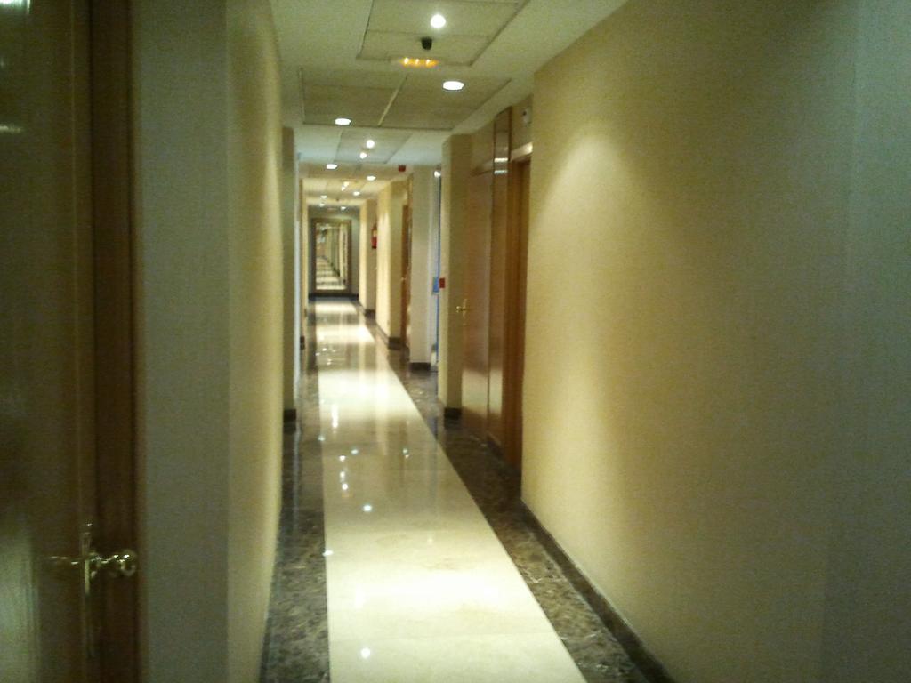 Hotel Ciudad De フエンラブラダ エクステリア 写真
