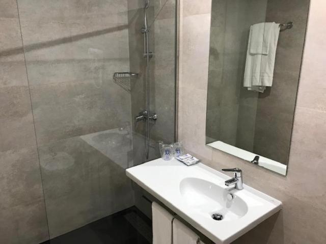 Hotel Ciudad De フエンラブラダ エクステリア 写真