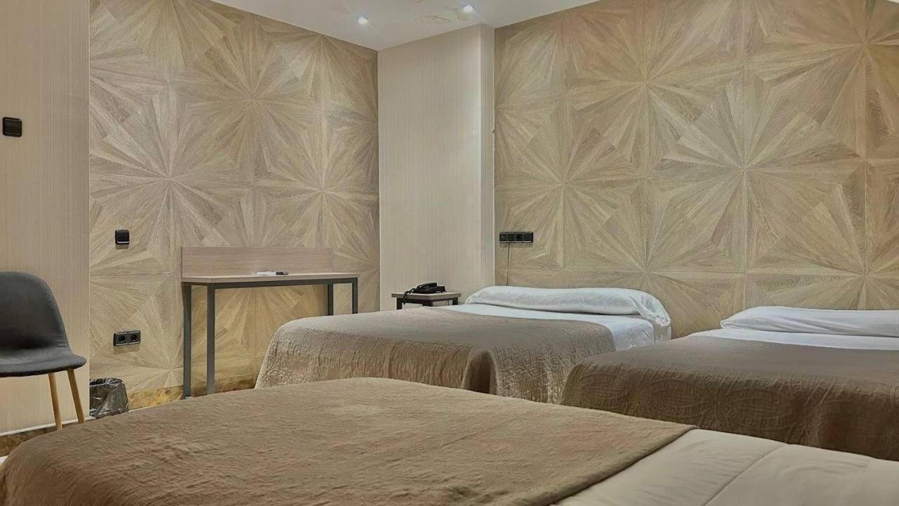 Hotel Ciudad De フエンラブラダ エクステリア 写真