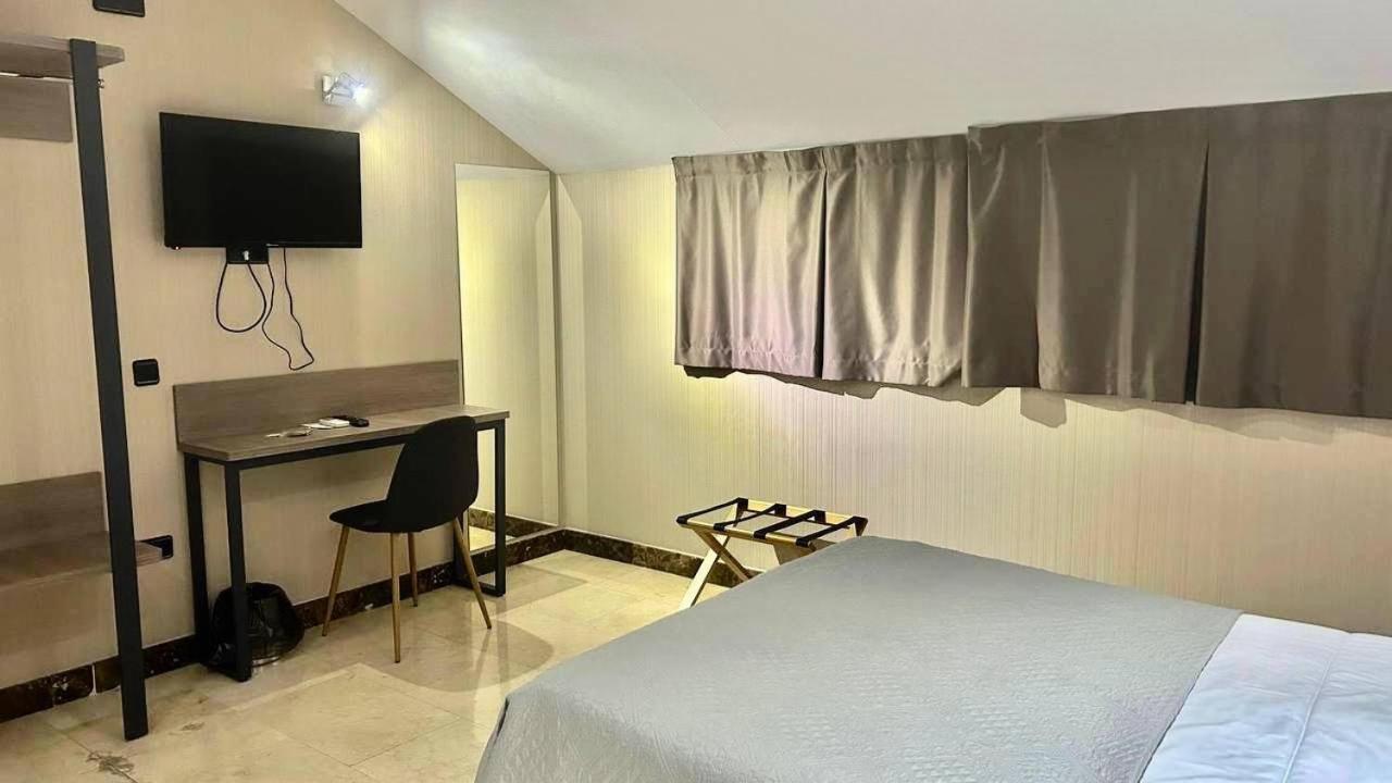 Hotel Ciudad De フエンラブラダ エクステリア 写真