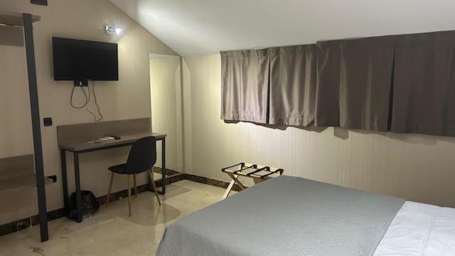 Hotel Ciudad De フエンラブラダ エクステリア 写真
