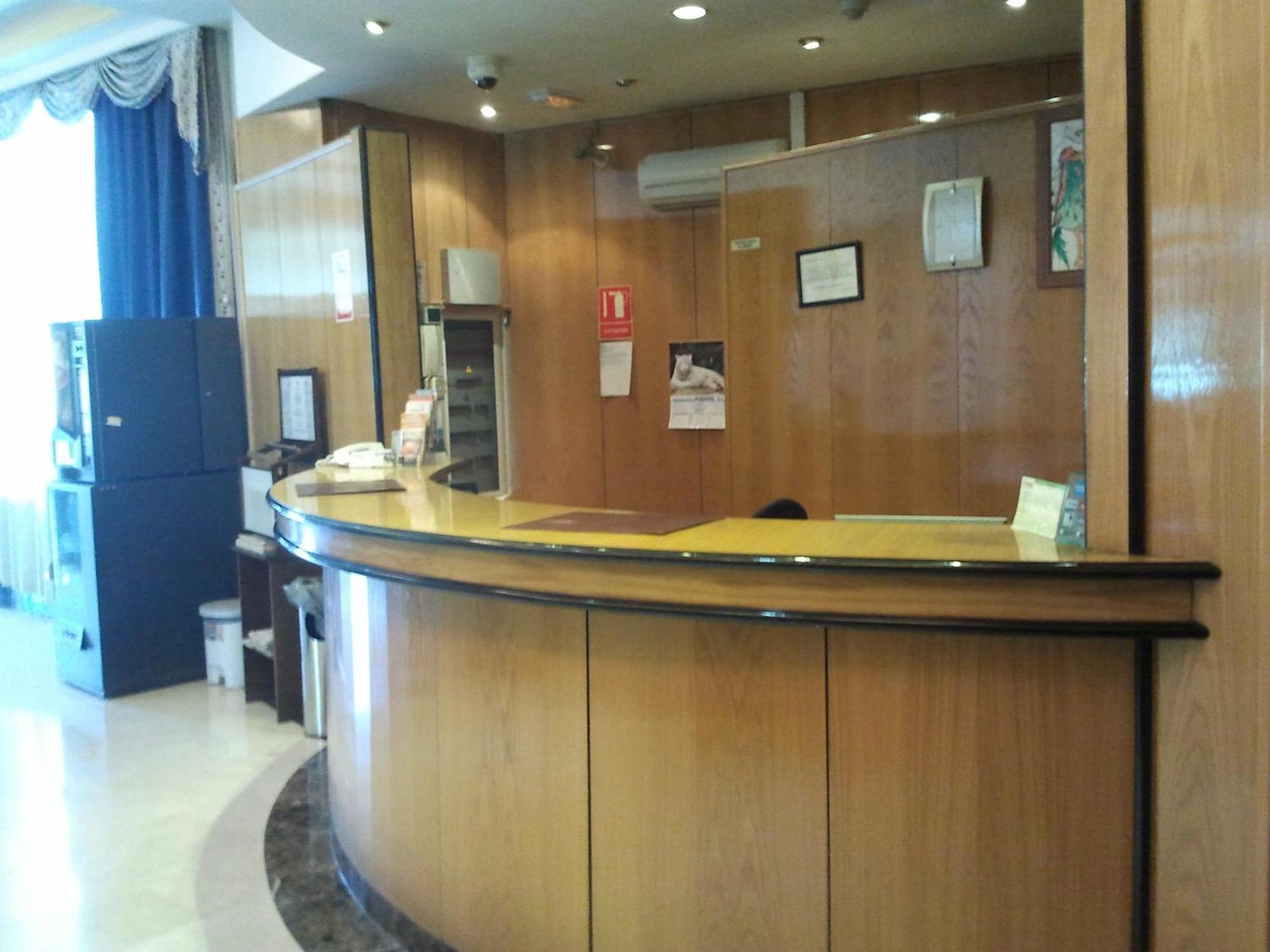 Hotel Ciudad De フエンラブラダ エクステリア 写真