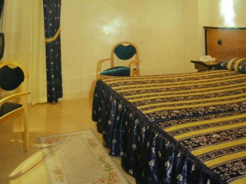 Hotel Ciudad De フエンラブラダ エクステリア 写真