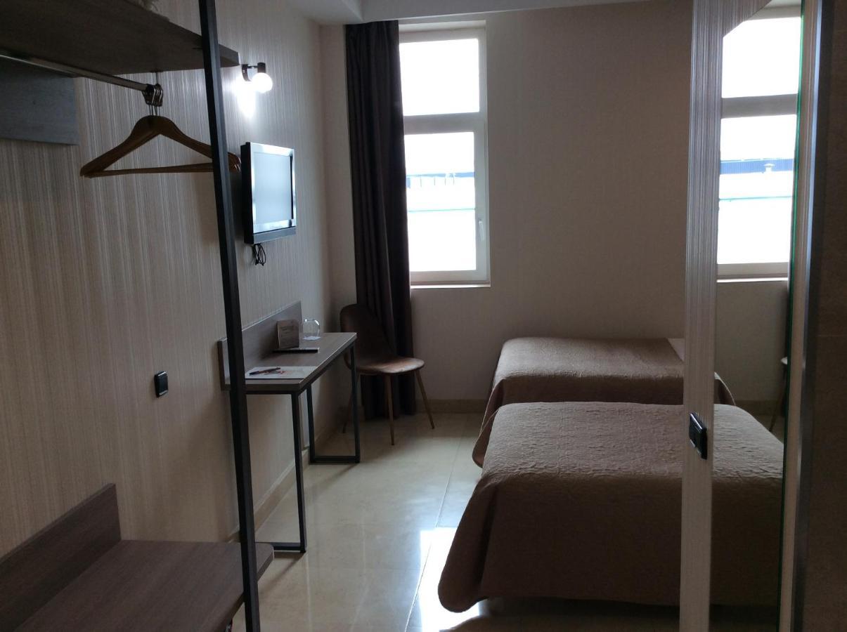 Hotel Ciudad De フエンラブラダ エクステリア 写真