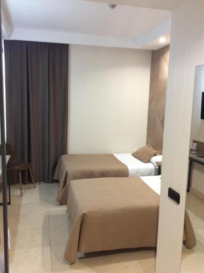 Hotel Ciudad De フエンラブラダ エクステリア 写真