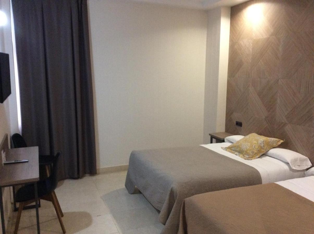 Hotel Ciudad De フエンラブラダ エクステリア 写真